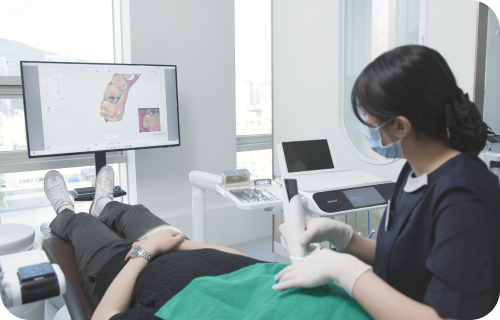 수술 전 3D CT로 임플란트 위치를 계획합니다